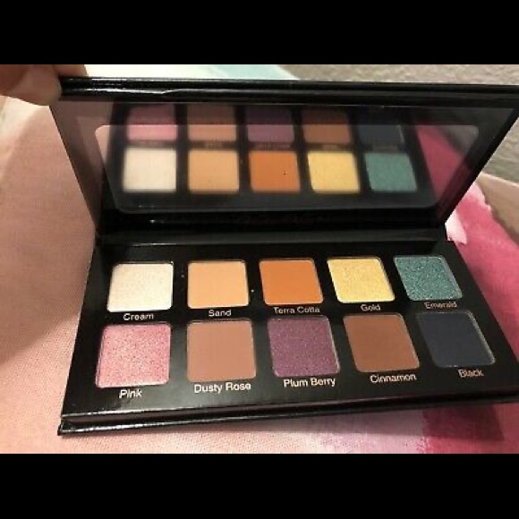 Violet Voss Essentials Eyeshadow Palette - Picture 2 of 5